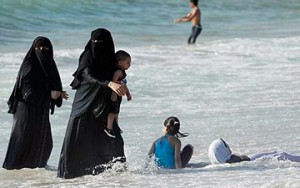 niqab-playa_300_188