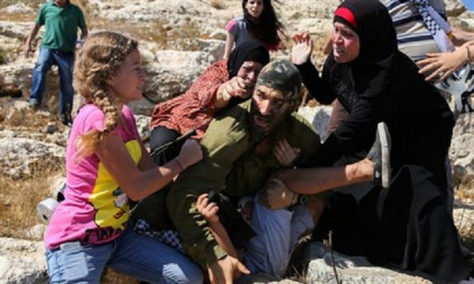 Soldado IDF golpeado por mujeres arabes