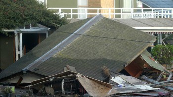 Casa destruida en Concón. Este jueves continuaban intensas réplicas del fuerte terremoto.