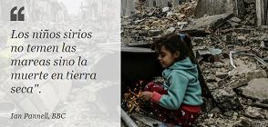 Niña Siria entre escombros